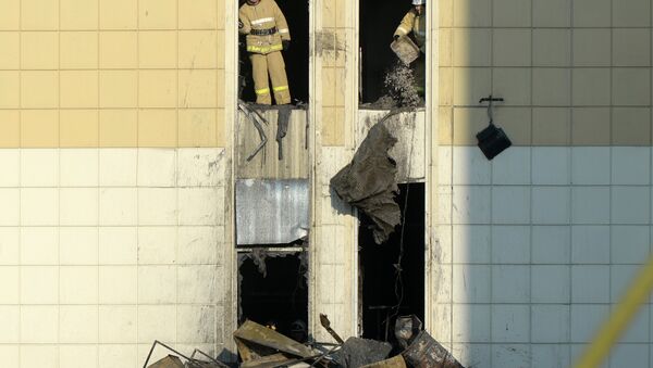 El incendio en un centro comercial de la ciudad rusa de Kémerovo El incendio en un centro comercial de la ciudad rusa de Kémerovo - Sputnik Mundo
