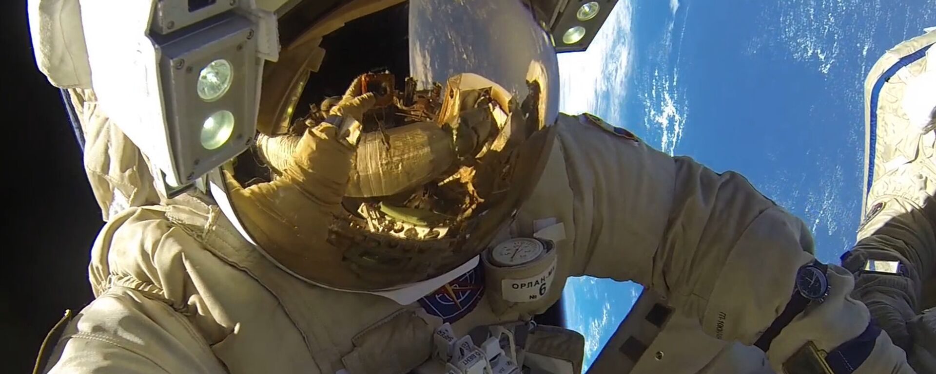 Un astronauta fuera de la EEI (archivo) - Sputnik Mundo, 1920, 09.10.2019