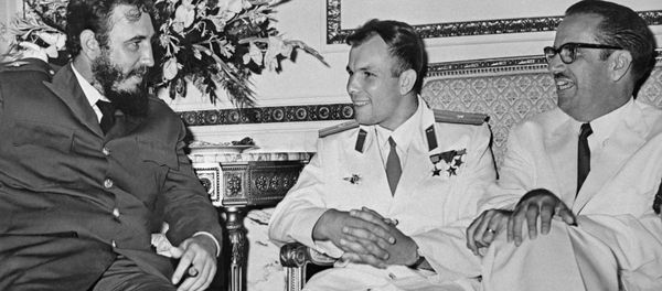 Reunión entre Fidel castro y Yuri Gagarin en La Habana - Sputnik Mundo