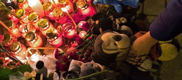 Homenaje a las víctimas del incendio en la ciudad rusa de Kémerovo - Sputnik Mundo