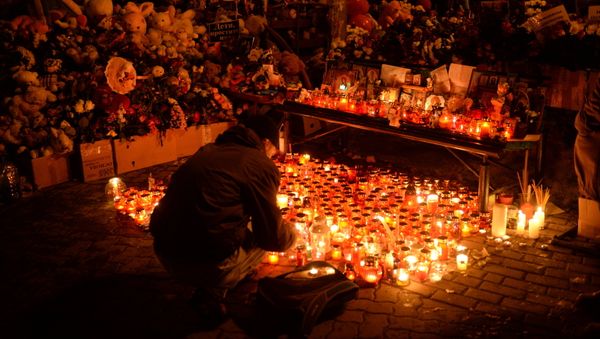 Homenaje a las víctimas del incendio en la ciudad rusa de Kémerovo Homenaje a las víctimas del incendio en la ciudad rusa de Kémerovo - Sputnik Mundo