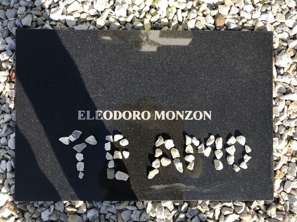 Tumba del soldado argentino caído en Malvinas Eleodoro Monzón Tumba del soldado argentino caído en Malvinas Eleodoro Monzón - Sputnik Mundo