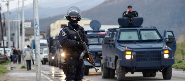 Operacion de la Policia de Kosovo en la ciudad de Mitrovica - Sputnik Mundo