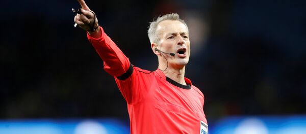 Un árbitro británico - Sputnik Mundo