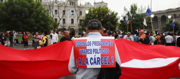 Manifestación a favor de la dimisión de Pedro Pablo Kuczynski, expresidente de Perú - Sputnik Mundo