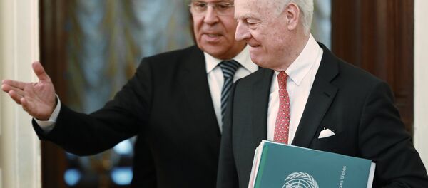 Ministro de Exteriores de Rusia, Serguéi Lavrov, y enviado especial de la ONU para Siria, Staffan de Mistura - Sputnik Mundo