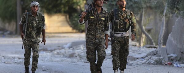 Combatientes de las Fuerzas Democráticas Sirias en Al Raqa - Sputnik Mundo
