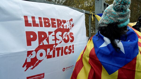 Manifestación por libertad de Puigdemont en Neumuenster, Alemania - Sputnik Mundo