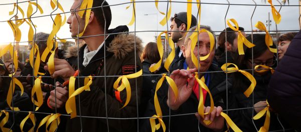 Manifestación por libertad de Puigdemont en Barcelona - Sputnik Mundo
