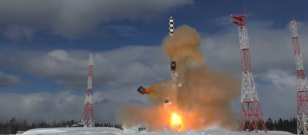 Publican el vídeo del lanzamiento del nuevo misil balístico ruso Sarmat - Sputnik Mundo