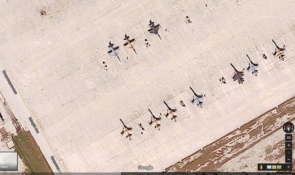 Base Aérea Key West (el avión de la derecha en la parte de arriba está pintado de los colores de un Su-57) - Sputnik Mundo