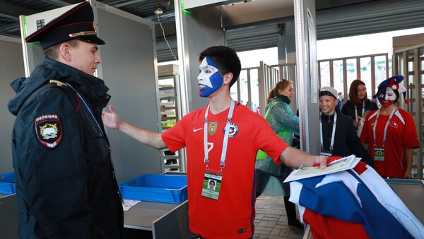 Un policía ruso en un estadio (archivo) - Sputnik Mundo