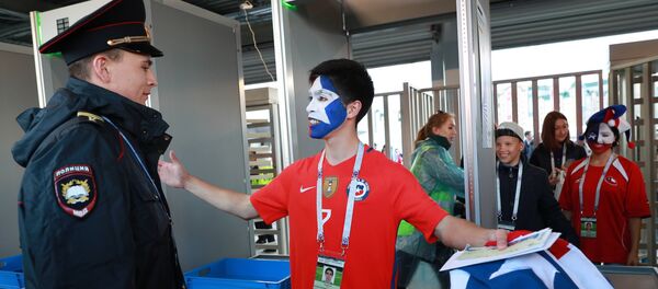 Un policía ruso en un estadio (archivo) - Sputnik Mundo