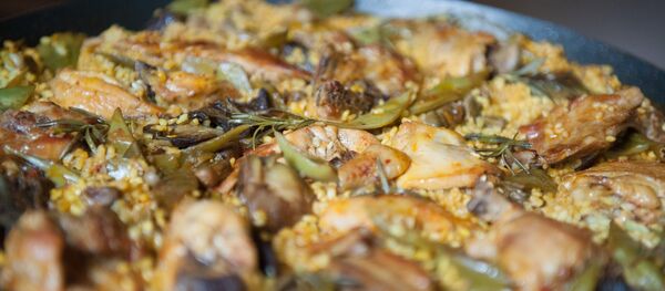Paella, un plato típico español (imagen referencial) - Sputnik Mundo