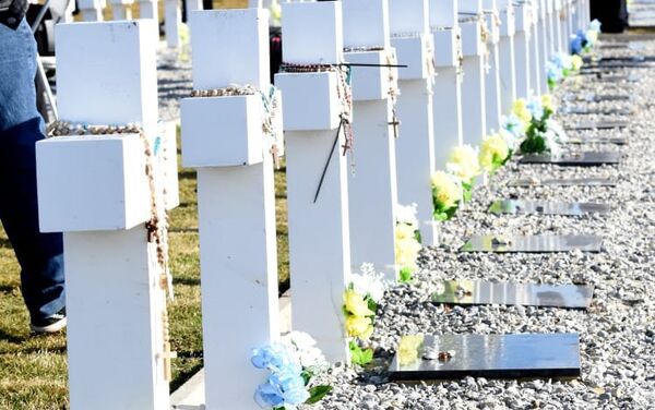 Imágenes de la comitiva de familiares de caídos en Malvinas que visitó las islas el 26 de marzo con motivo de la identificación de los restos de 90 soldados. Imágenes de la comitiva de familiares de caídos en Malvinas que visitó las islas el 26 de marzo con motivo de la identificación de los restos de 90 soldados. - Sputnik Mundo