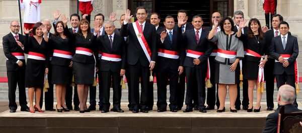 El presidente de Perú, Martín Vizcarra, y su nuevo gabinete - Sputnik Mundo