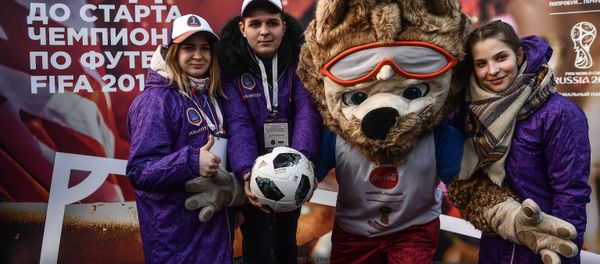 Los voluntarios de Moscú para el Mundial 2018 - Sputnik Mundo