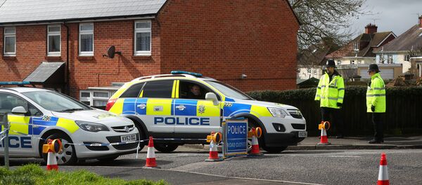 Policía británica cerca de la casa de Serguéi Skripal, Salisbury, Reino Unido - Sputnik Mundo