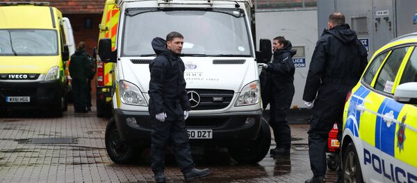 Policía británica cerca de la casa de Serguéi Skripal, Salisbury, Reino Unido - Sputnik Mundo