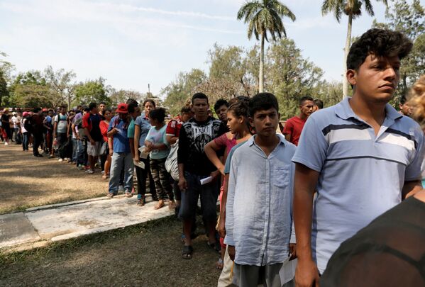 La caravana de migrantes centroamericanos que ha provocado la ira de Trump La caravana de migrantes centroamericanos que ha provocado la ira de Trump - Sputnik Mundo