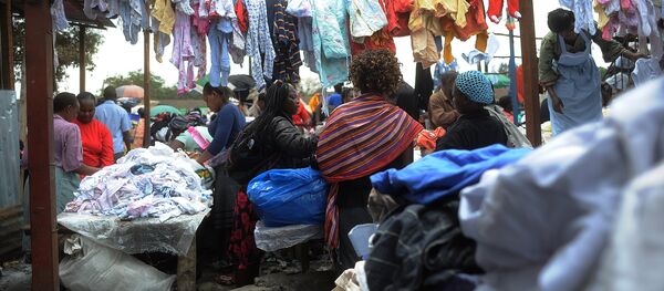 Un mercado de ropa de segunda mano en Nairobi - Sputnik Mundo