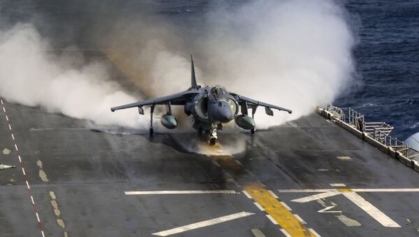 Un caza Harrier AV-8B de la Marina de EEUU - Sputnik Mundo