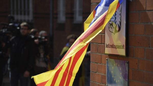 La bandera independentista catalana en la prisión de Neumünster, Alemania La bandera independentista catalana en la prisión de Neumünster, Alemania - Sputnik Mundo