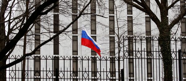 La bandera de Rusia en la Embajada rusa en Washington. EEUU La bandera de Rusia en la Embajada rusa en Washington. EEUU - Sputnik Mundo