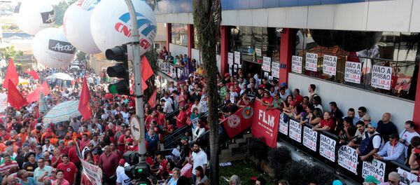 Una manifestación de apoyo a Luiz Inácio Lula da Silva, expresidente de Brasil - Sputnik Mundo