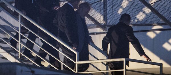 El expresidente brasileño Lula llega a la comisaría donde cumplirá condena - Sputnik Mundo