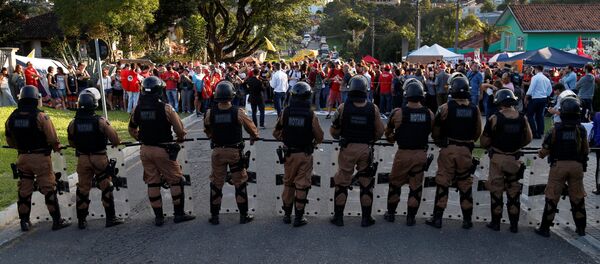 Seguidores de Lula en Curitiba - Sputnik Mundo