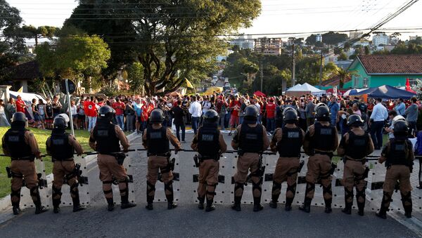 Seguidores de Lula en Curitiba - Sputnik Mundo