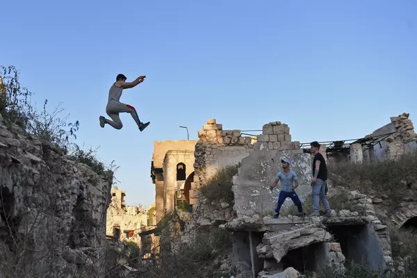 'Parkour' sobre las ruinas de Alepo 'Parkour' sobre las ruinas de Alepo - Sputnik Mundo