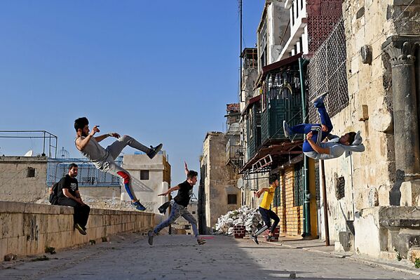 'Parkour' sobre las ruinas de Alepo - Sputnik Mundo