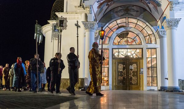 Pasteles de Pascua y huevos pintados: así se celebra en Rusia la Resurrección de Cristo - Sputnik Mundo