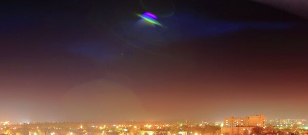 Un ovni sobrevuela una ciudad (imagen ilustrativa) Un ovni sobrevuela una ciudad (imagen ilustrativa) - Sputnik Mundo