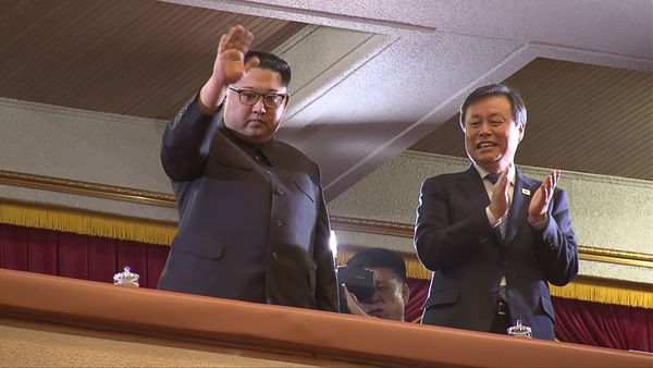 Iluminados por el espíritu de la revolución: los felices rostros de Corea del Norte - Sputnik Mundo