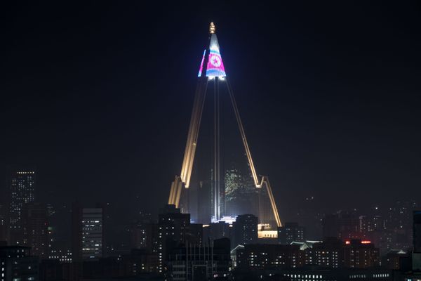 Iluminados por el espíritu de la revolución: los felices rostros de Corea del Norte - Sputnik Mundo
