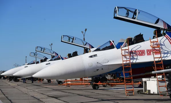 Los Su-57, en todo su esplendor: las Fuerzas Aéreas de Rusia ensayan el desfile del Día de la Victoria Los Su-57, en todo su esplendor: las Fuerzas Aéreas de Rusia ensayan el desfile del Día de la Victoria - Sputnik Mundo