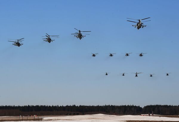 Los Su-57, en todo su esplendor: las Fuerzas Aéreas de Rusia ensayan el desfile del Día de la Victoria - Sputnik Mundo