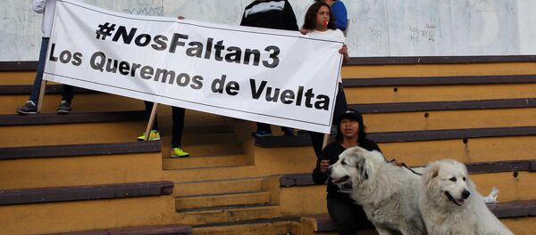 Familiares de los periodistas secuestrados en la frontera entre Colombia y ecuador Familiares de los periodistas secuestrados en la frontera entre Colombia y ecuador - Sputnik Mundo