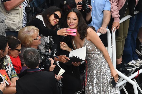 Las mejores 'selfie' del Festival de Cannes, antes de su prohibición - Sputnik Mundo