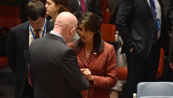 Vasili Nebenzia y Nikki Haley - Sputnik Mundo