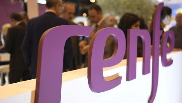 El stand de Renfe durante la Feria Internacional de Turismo (FITUR) en Madrid - Sputnik Mundo