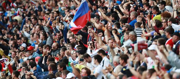 Hinchas rusos (imagen referencial) - Sputnik Mundo