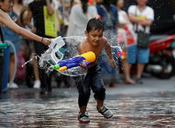 Celebración a lo grande: el Año Nuevo llega a Tailandia - Sputnik Mundo