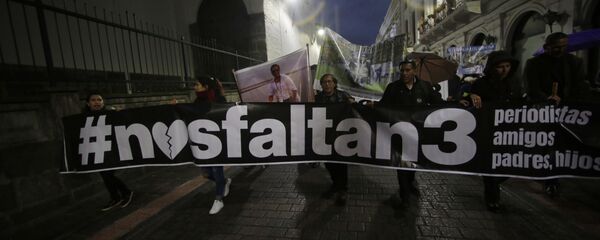 Familiares de los periodistas secuestrados en la frontera entre Colombia y ecuador - Sputnik Mundo