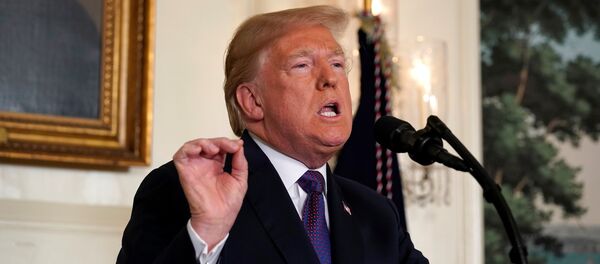 U.S. President Donald Trump makes a statement about Syria at the White House in Washington - Sputnik Mundo