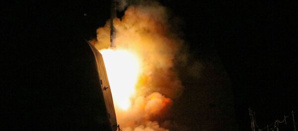 Buque de guerra estadounidense USS Monterey lanza un misil Tomahawk Buque de guerra estadounidense USS Monterey lanza un misil Tomahawk - Sputnik Mundo