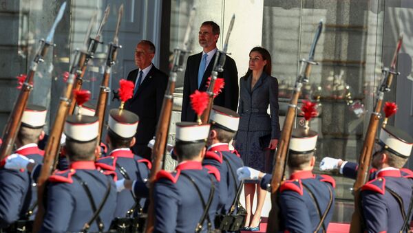 El presidente de Portugal, Marcelo Rebelo de Sousa con el rey Felipe VI y la reina Letizia - Sputnik Mundo
